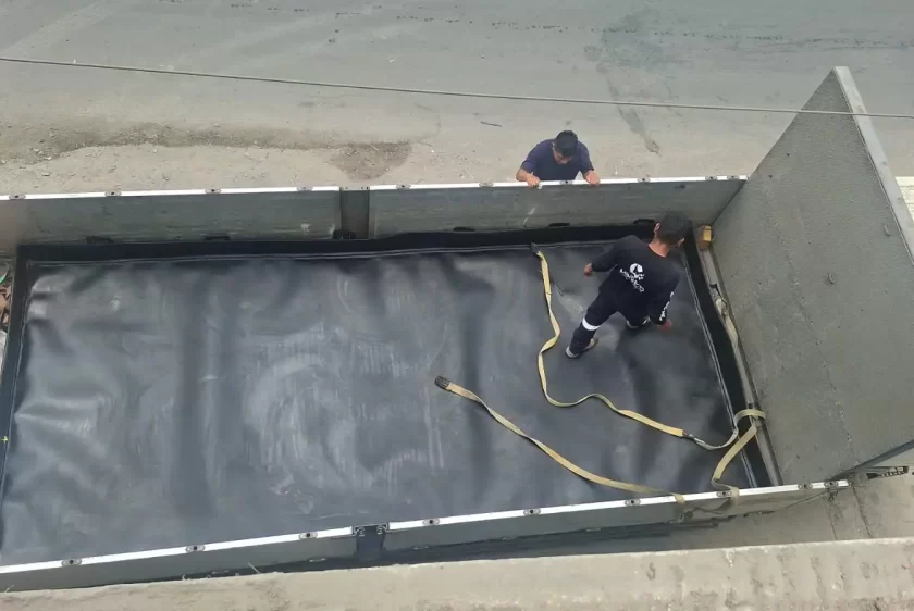 bandeja de geomembrana hdpe en camion
